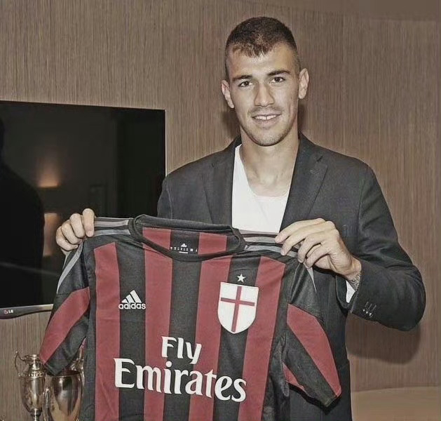 免费NBA直播-罗马尼奥利庆祝生日|胡安-罗马尼奥利|ac米兰_新浪新闻