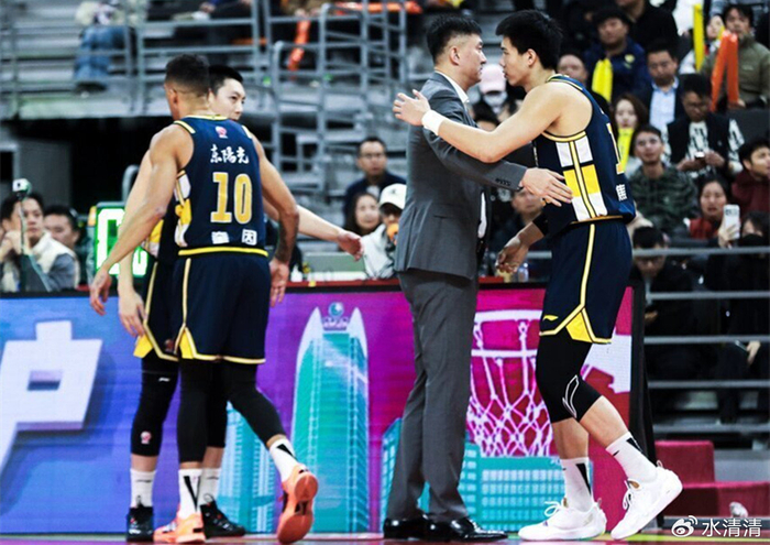 广东男篮逆势而为，最大优势与劣势并存，杜锋指导最后一搏？|胡明轩|萨姆纳|奎因|徐昕|徐杰_新浪体育_新浪新闻