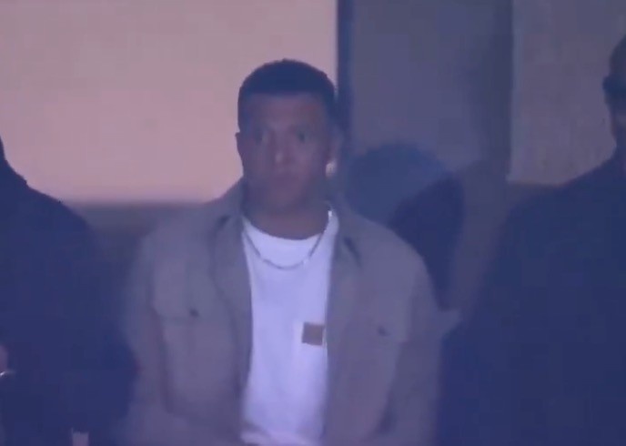 英超赛事高清-看台上为球队助威，姆巴佩现场观看皇马主场对阵曼城